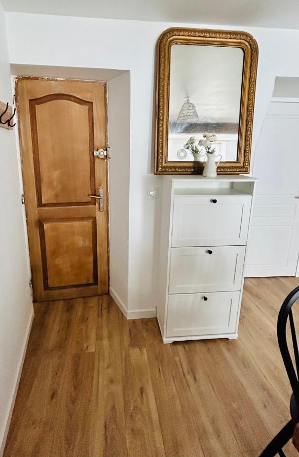 Appartement Cottage Au Coeur De Nemours Bagian luar foto